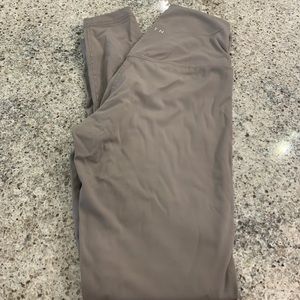 Like New XS Taupe Signature NVGTN Leggings